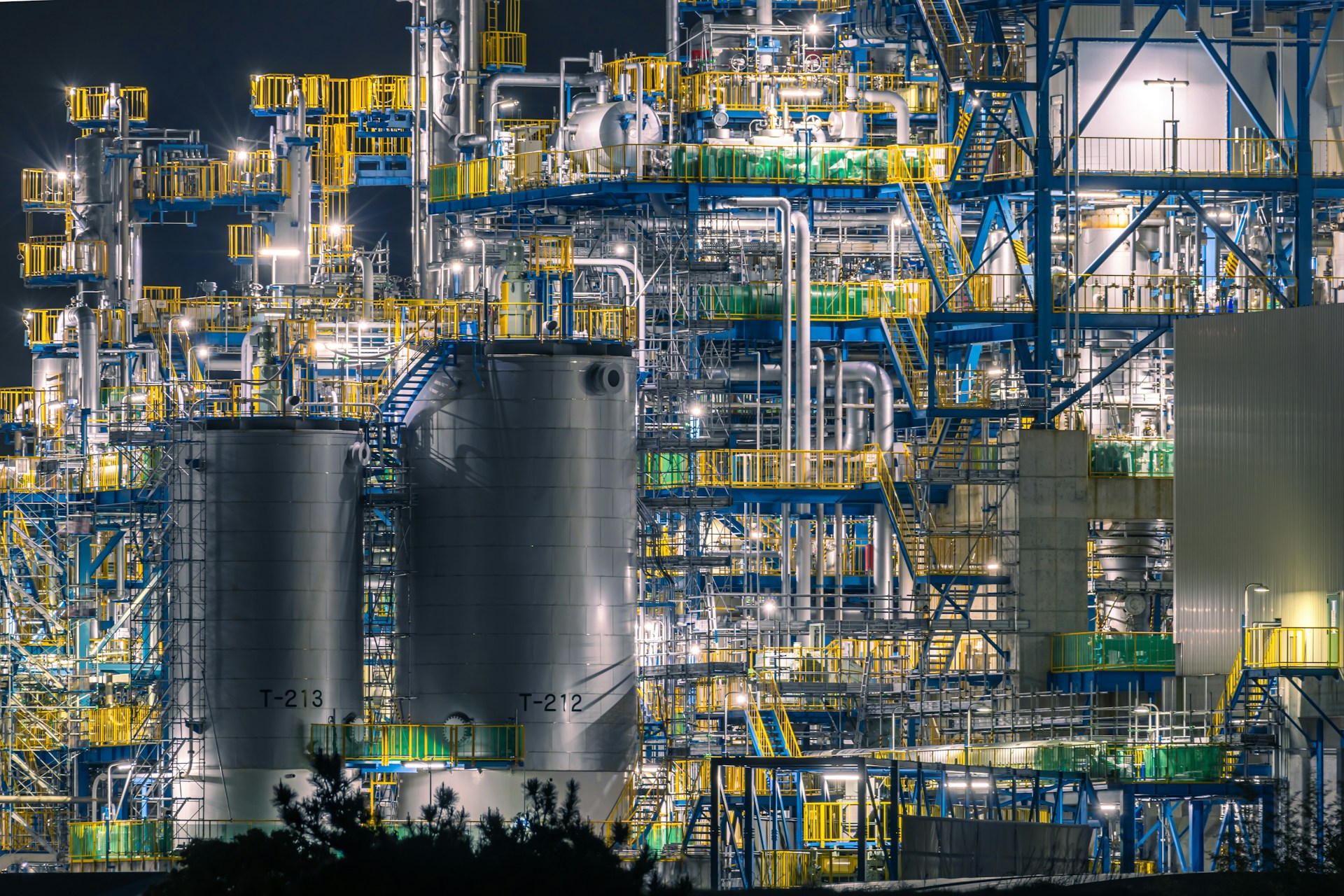 Goldman Warns Oil Could Reach $120 as Middle East Conflict Threatens Global Supply